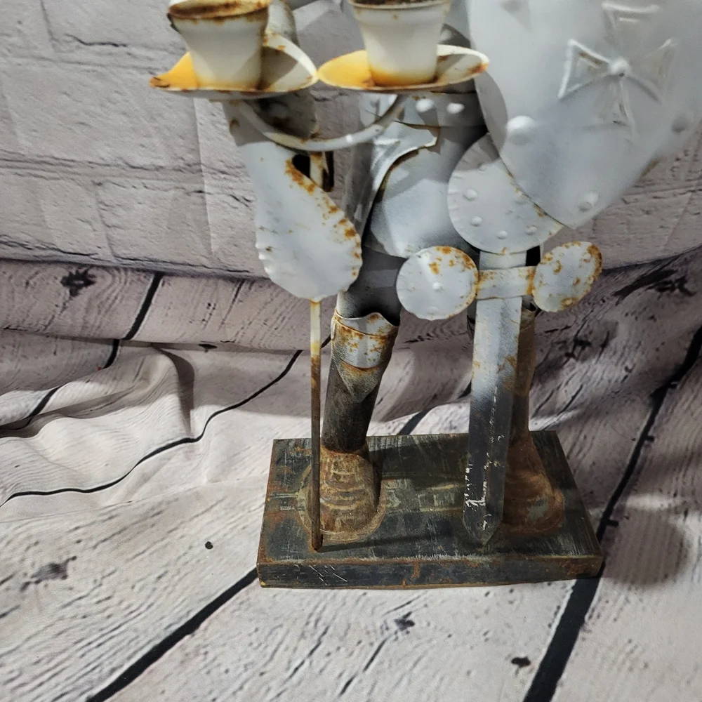 Metal suit of arms Candle Holder